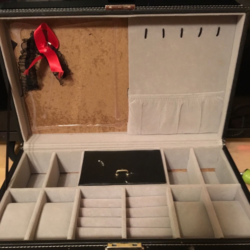 Black and gold jewelry box